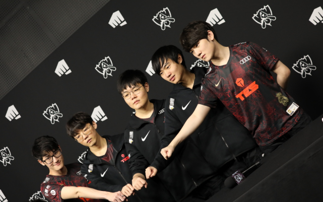 尽管费耶诺 尽管费耶诺