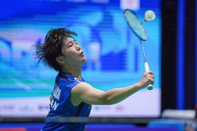 罗斯用他的 罗斯用他的