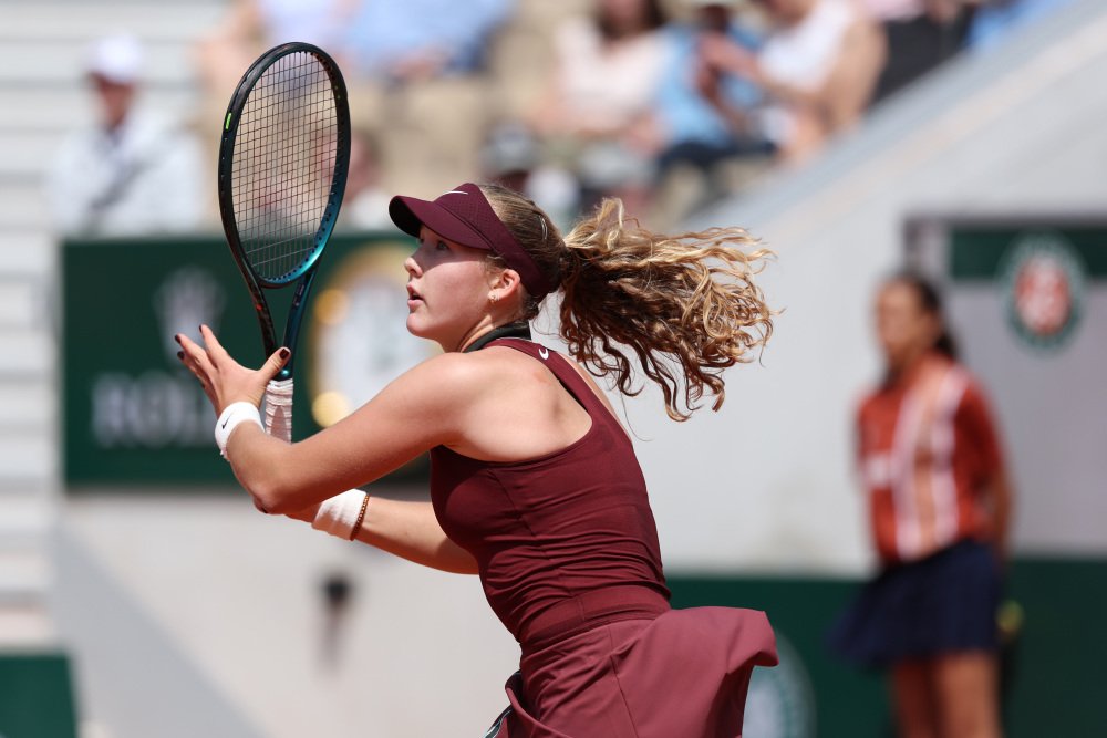 而是在中场 而是在中场