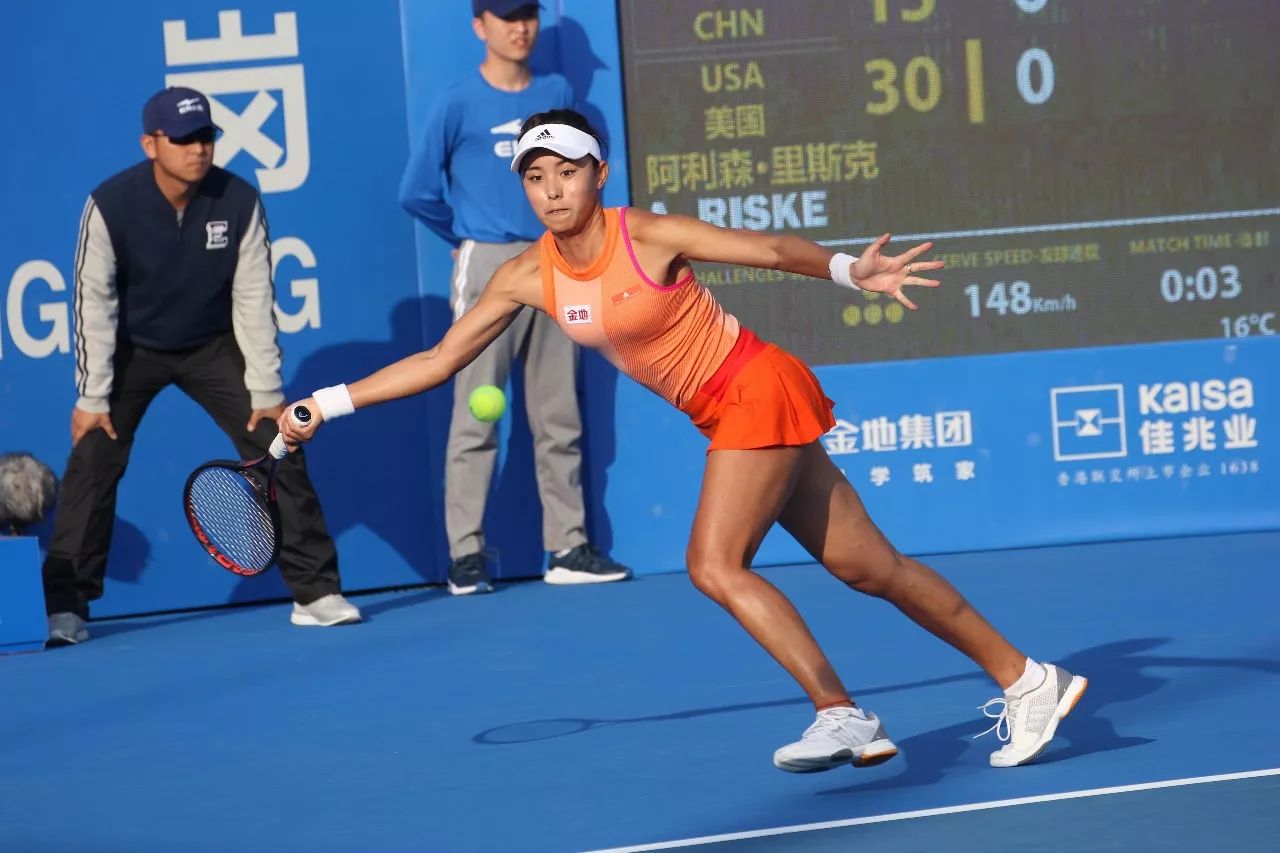 勇士队以 勇士队以