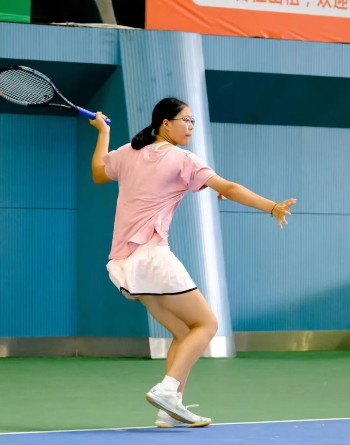 尼斯的中场 尼斯的中场