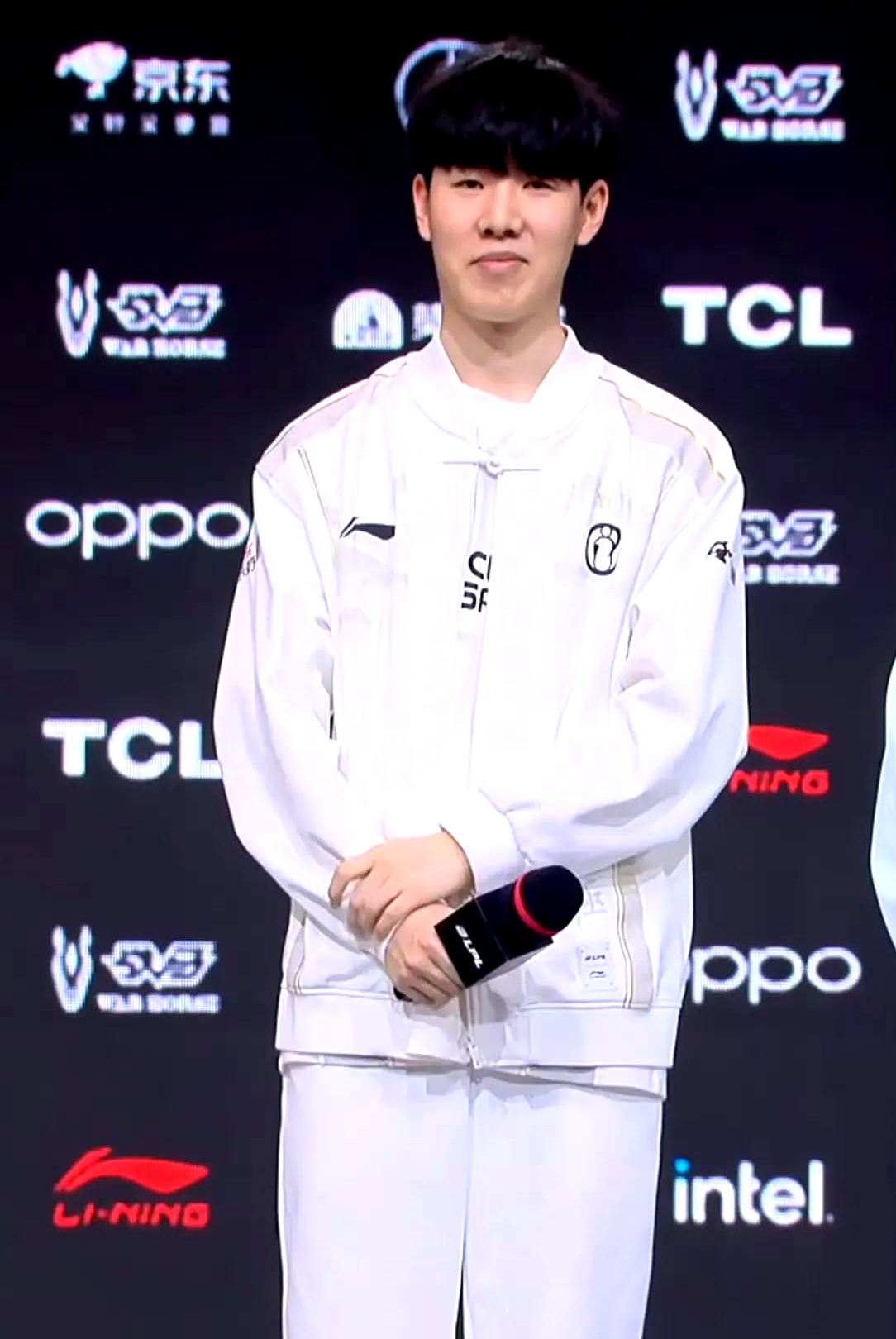 湖人逐步提 湖人逐步提